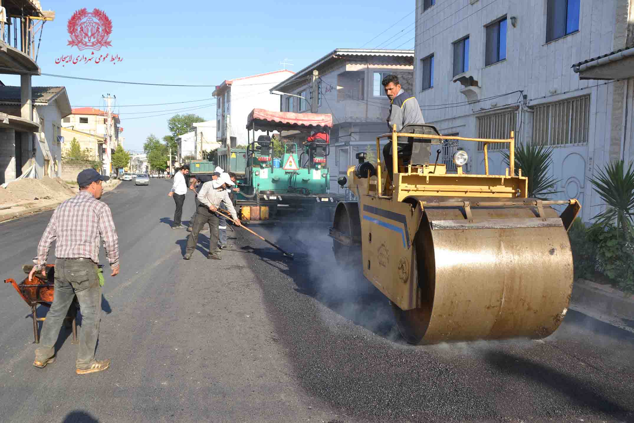 گزارش تصويري : آغاز عمليات روكش آسفالت توسط شهرداري لاهيجان